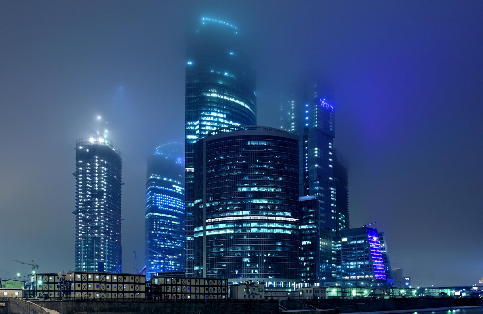 stadt nacht nebel lichter moskau gebäude komplex geschäftszentrum moskau city wolkenkratzer