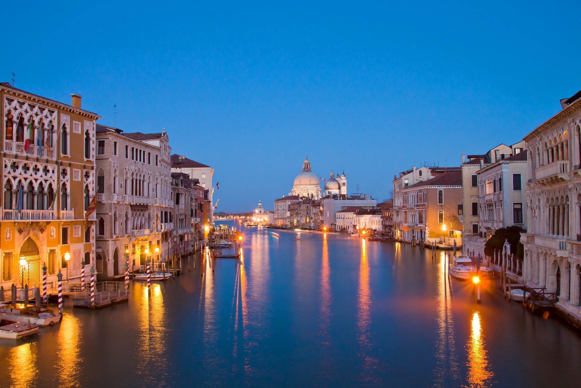 italie venise maisons canal soirée lumières