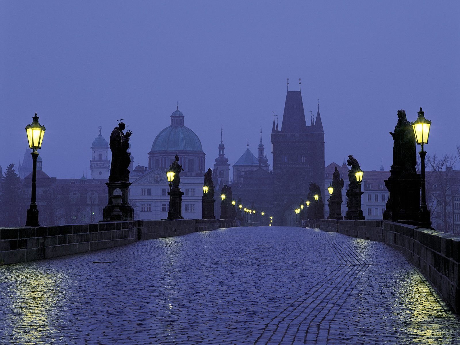 prague town night