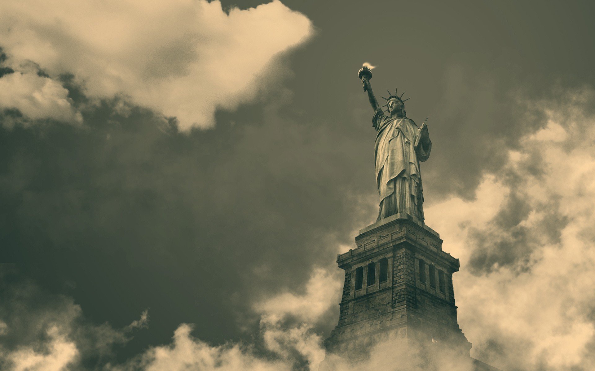 new york new york statue de la liberté usa ameica amérique ciel nuages jour