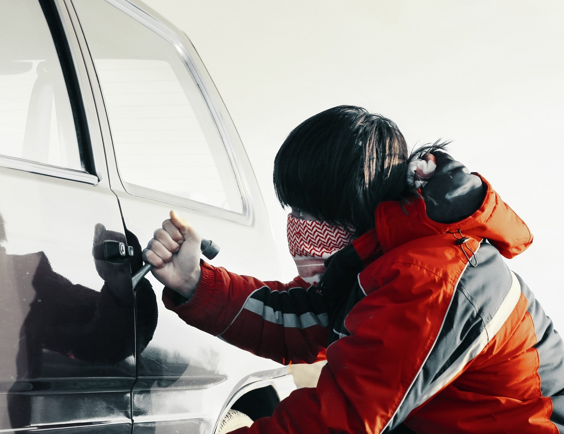 porte piratage adolescent voiture