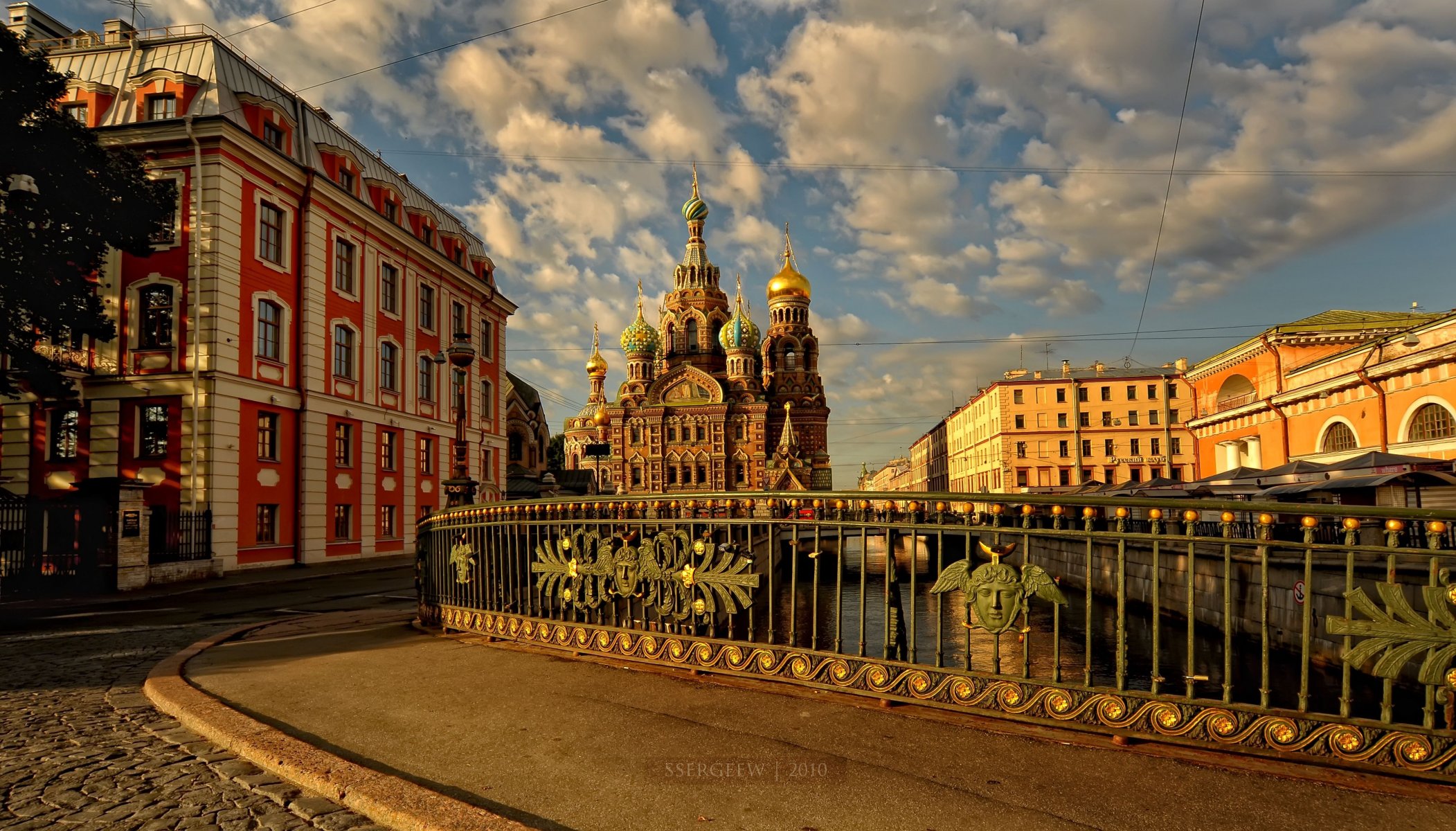 mit blut gerettet st. petersburg uferpromenade serg-sergeew