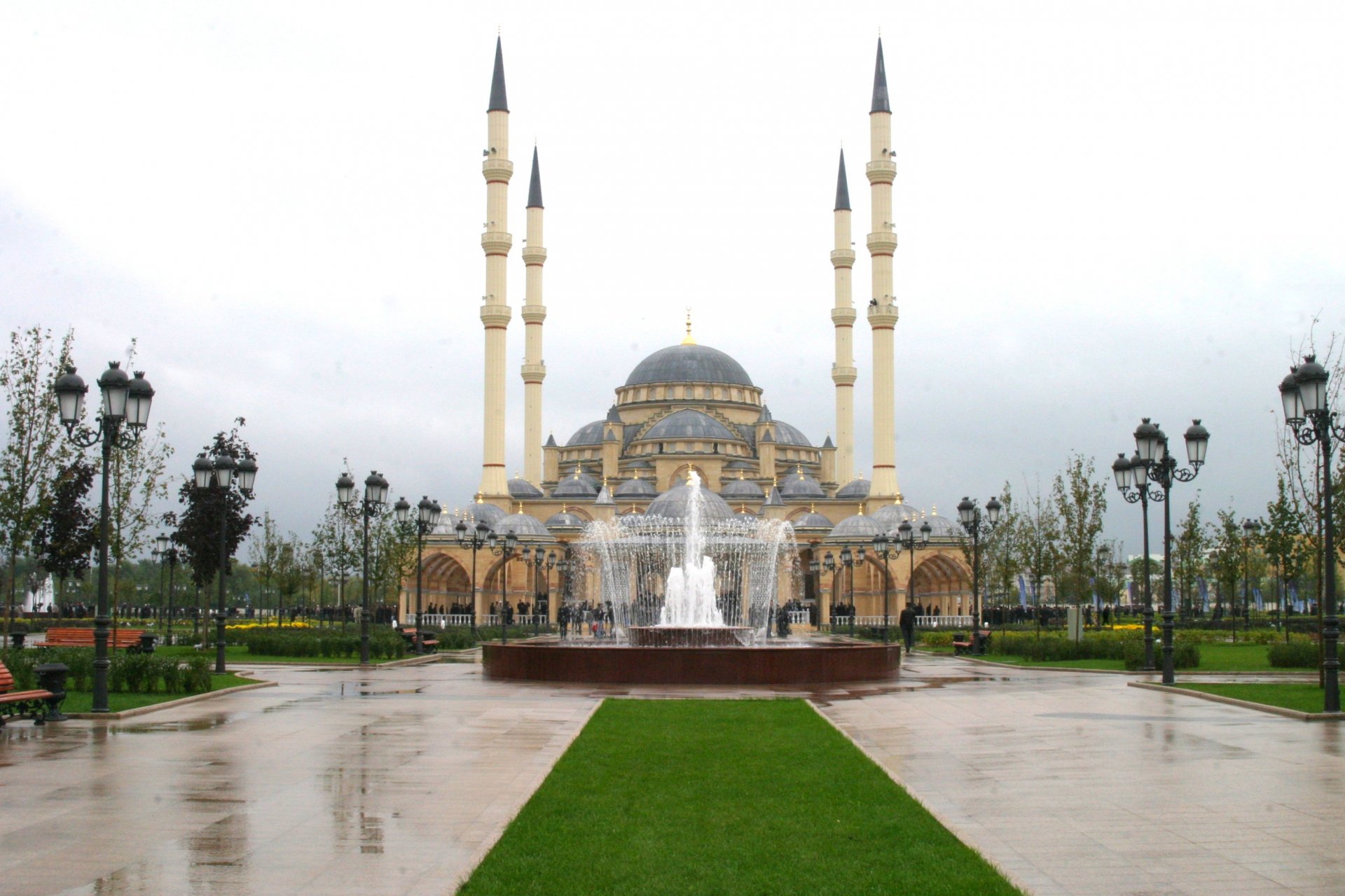 chechnya grozny mosque heart of chechnya fountain city cr 95region