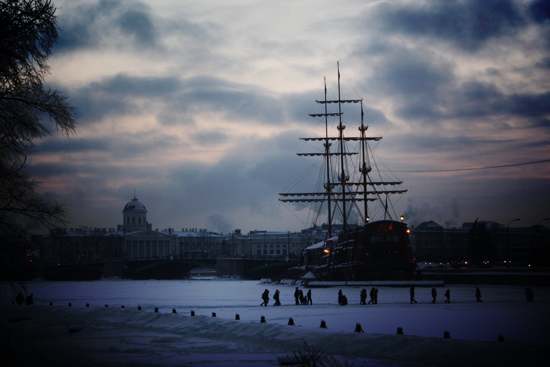 żaglówka statek zima peter sankt petersburg śnieg miasto