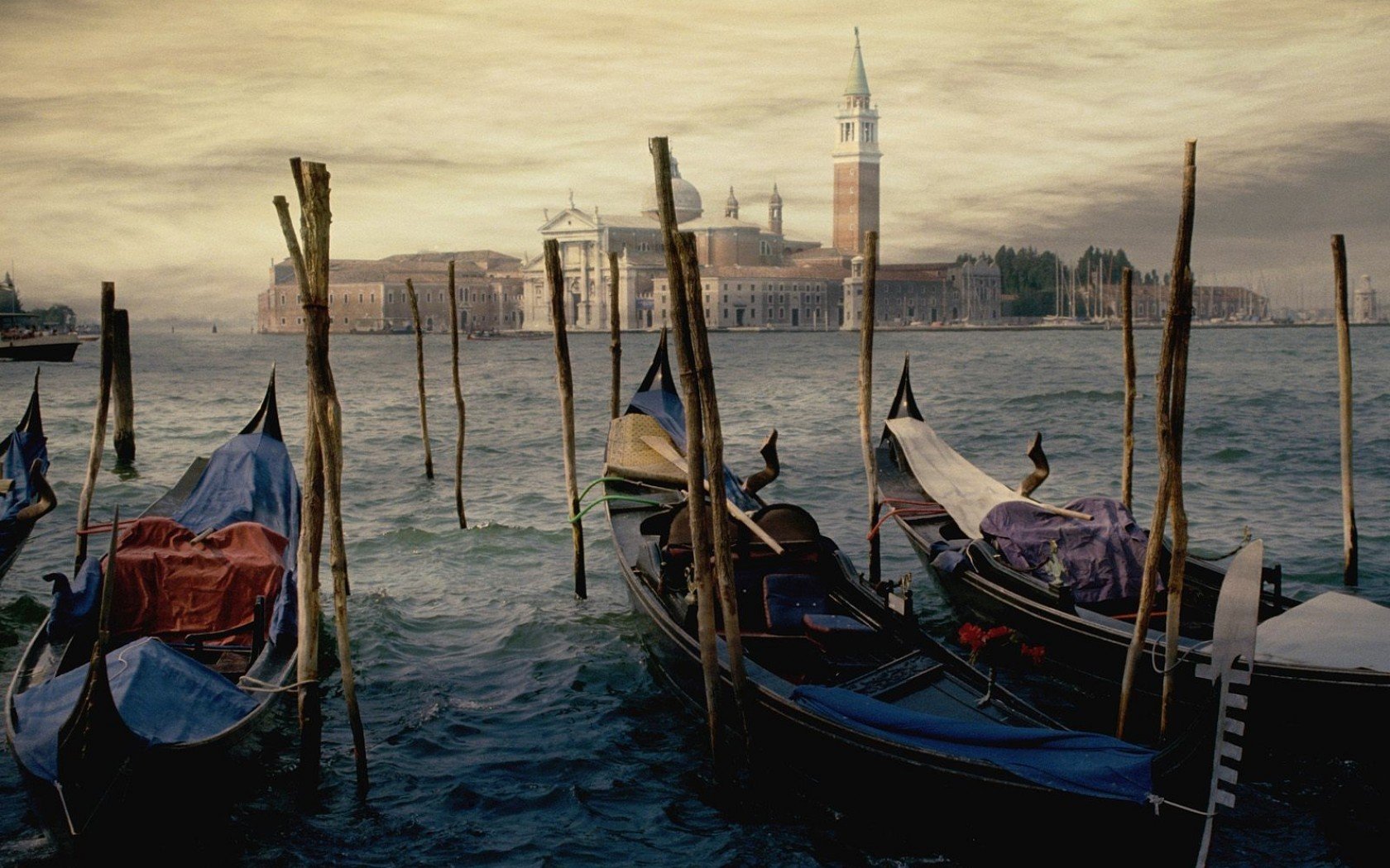 peinture dessin art ville venise eau rive quai gandoles bâtiments structures