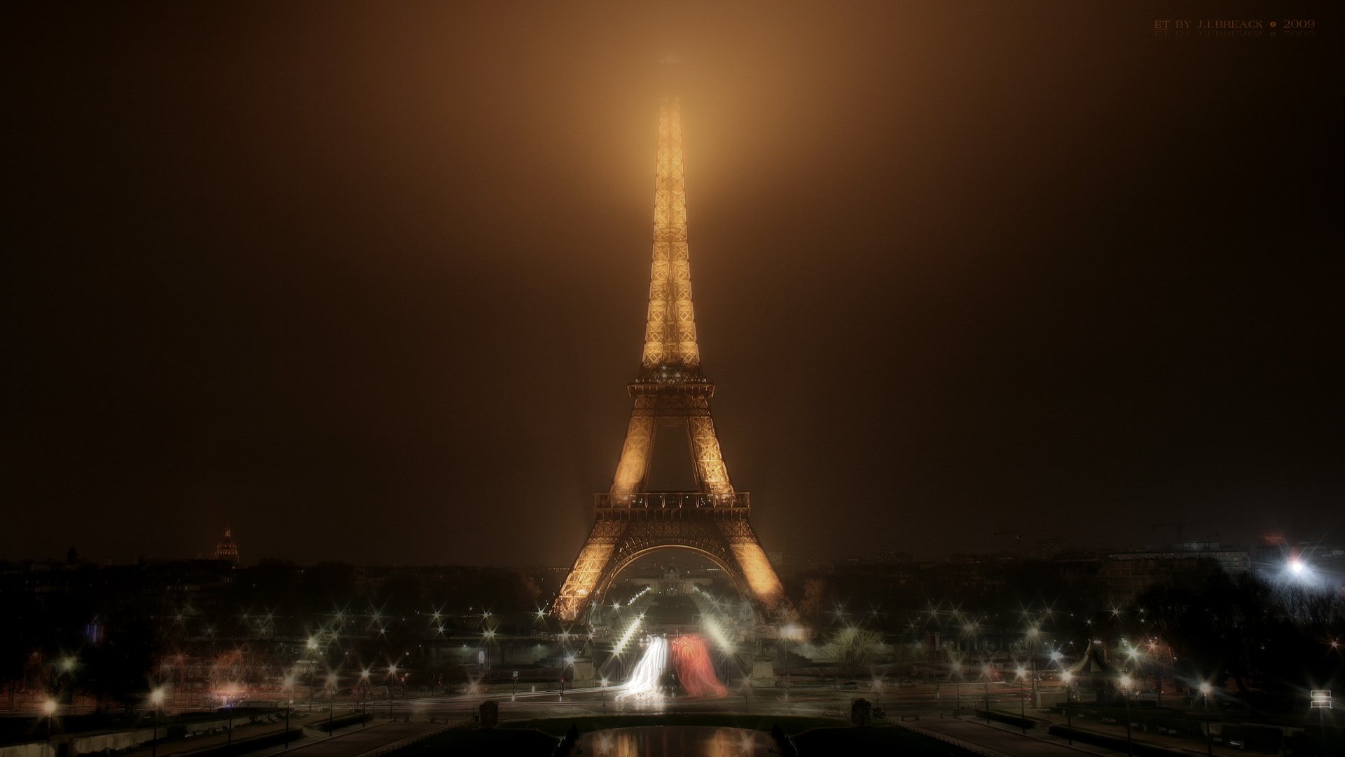 эйфелева башня в париже вечером