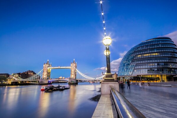 Soirée belle vue sur le célèbre pont de Londres