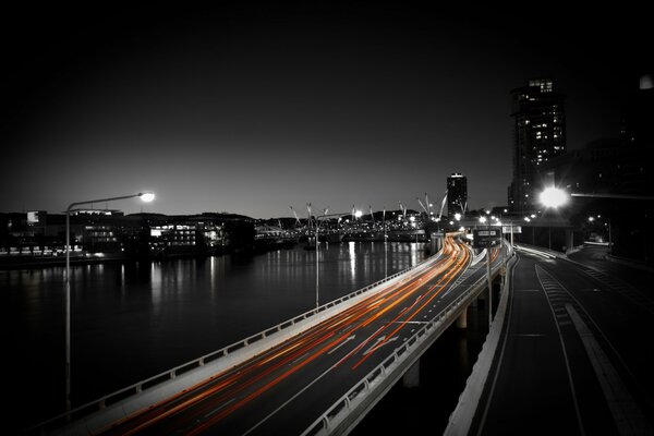 Route de nuit et lanternes