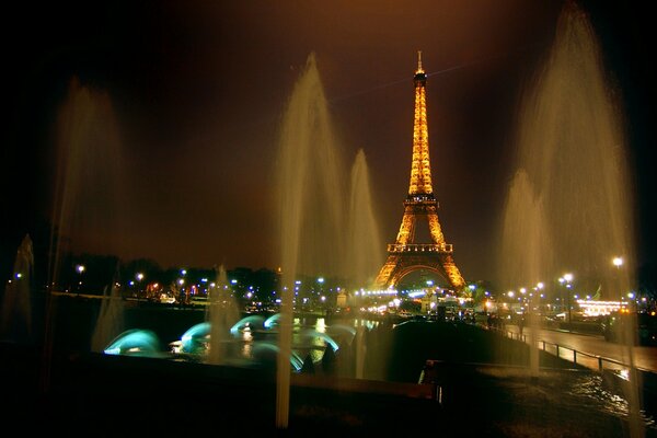 Francia Parigi Torre luci notturne