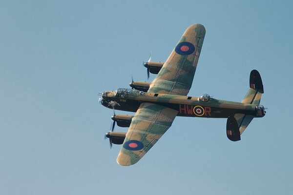 Bombardier lourd britannique avro lancaster