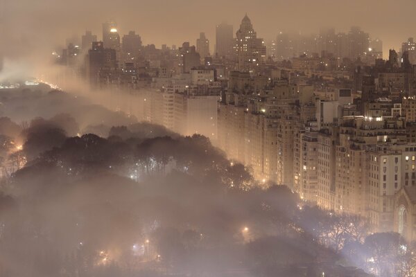 New York, ville brumeuse la nuit