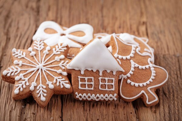 Biscuits de Noël décorés de glaçage