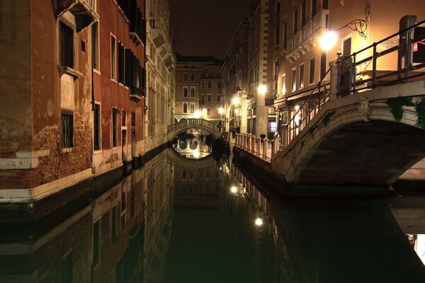 Venezia, foto del canale notturno