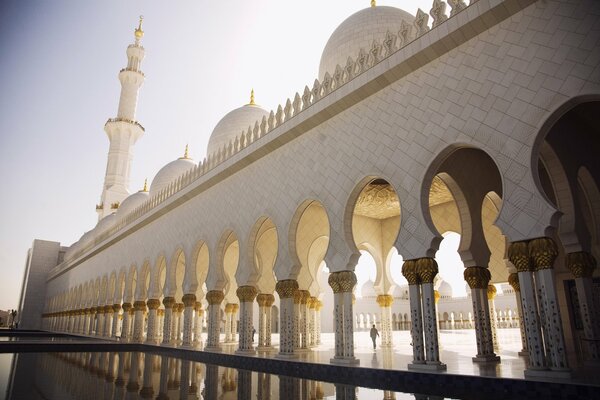 The beautiful architecture of the Sheikh Zayed Mosque