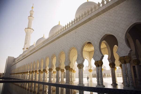 Hermosa arquitectura de la Mezquita Sheikh Zayed