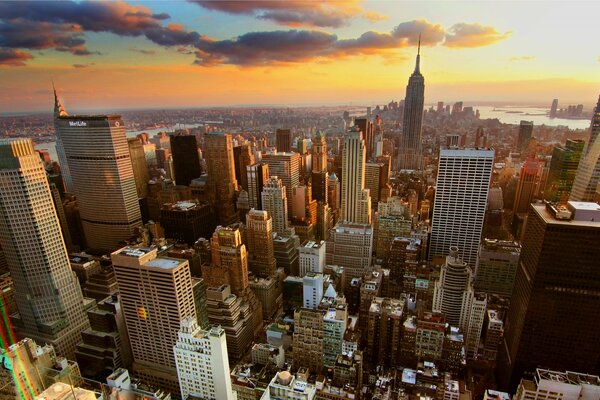 Nueva York bañada por el sol de la mañana, vista de pájaro