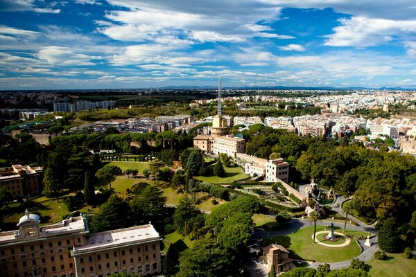 Ciudad de Roma con alta, parque, casa