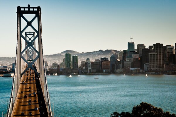 Ponte sulla baia a San Francisco, California