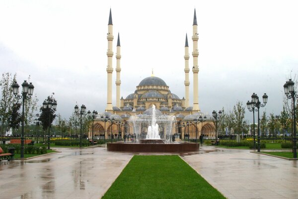 Das Herz Tschetscheniens ist der gewaltige Brunnen der Moschee