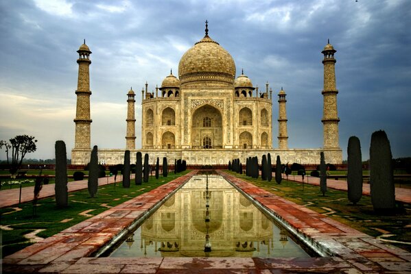 Vista del Taj Mahal. Una ciudad en la India. Arquitectura en la India