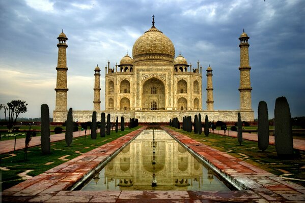 Vista del Taj Mahal. Una città in India. Architettura in India