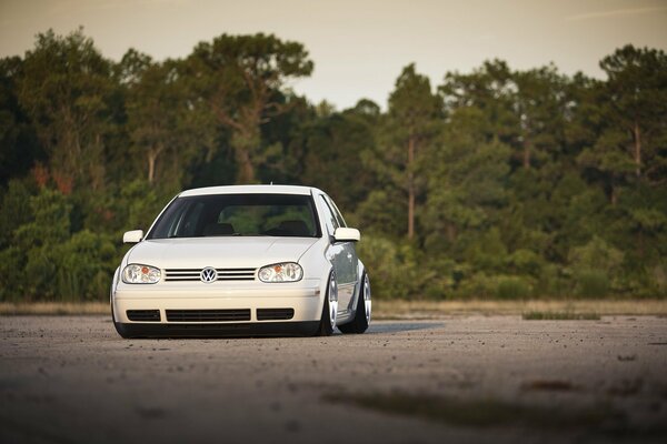 Impecablemente hermoso en blanco folzwagen