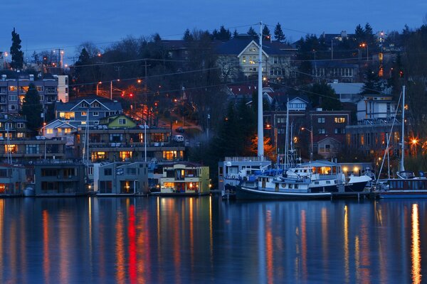 Photo of the lake in the evening, which shows houses