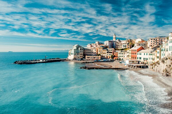 Maisons italiennes au bord de la mer