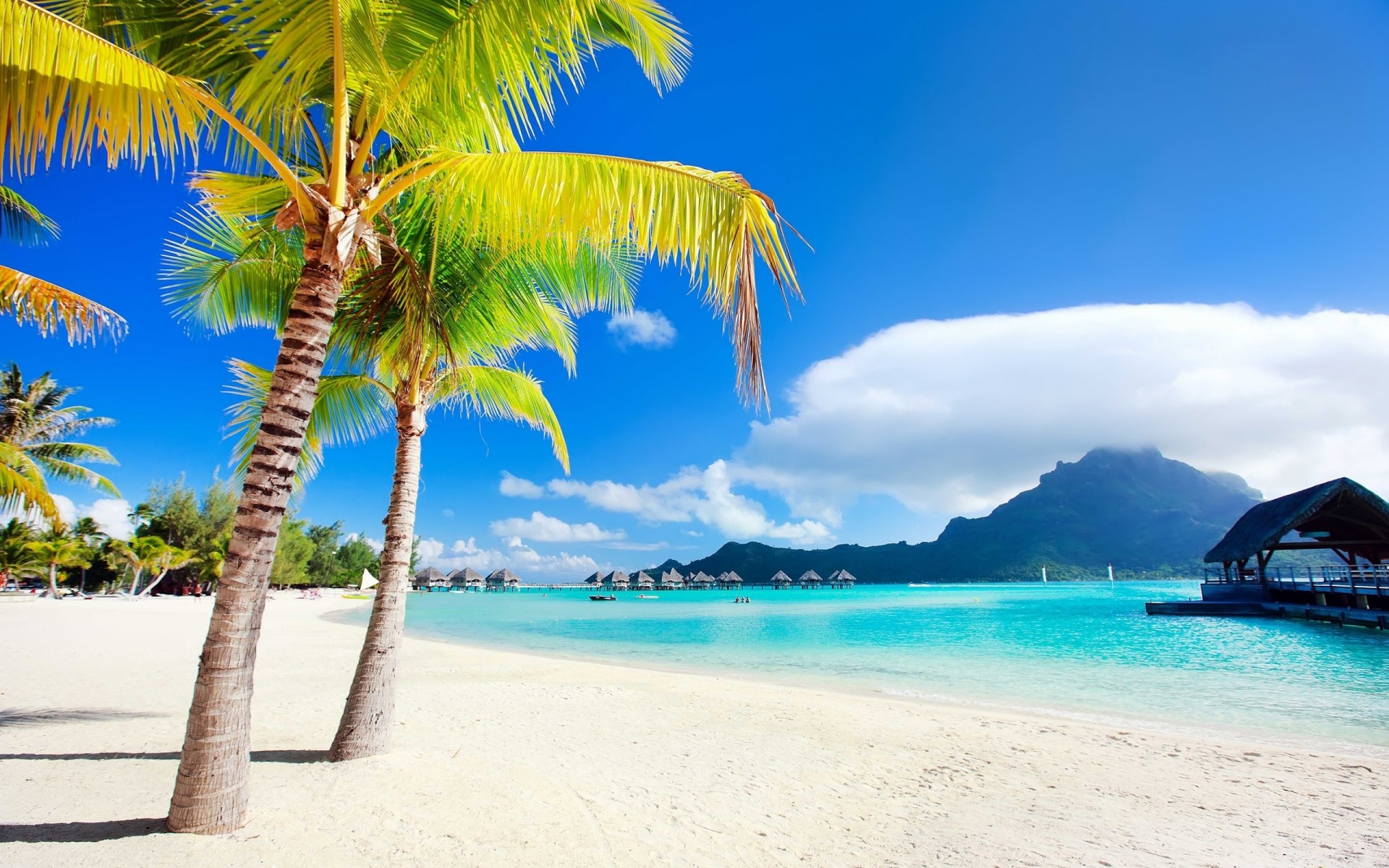 bora bora palmiers nuages eau ciel sable