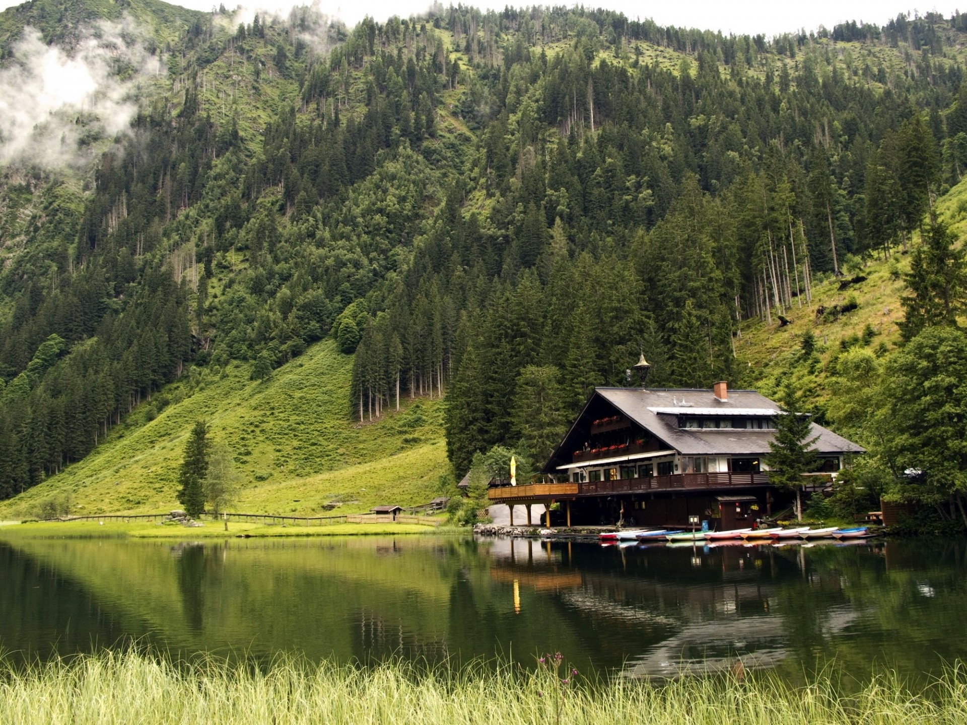 landschaft boote natur berge see wald haus