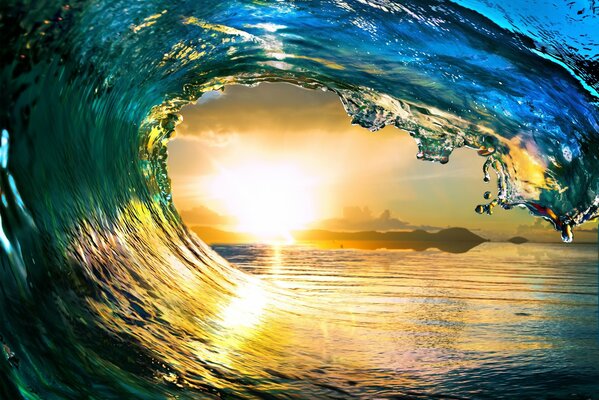 Sunset through the prism of the wave