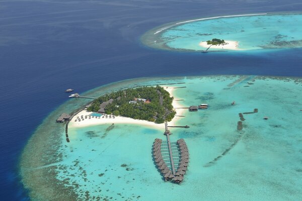 Top islands in the middle of the blue ocean