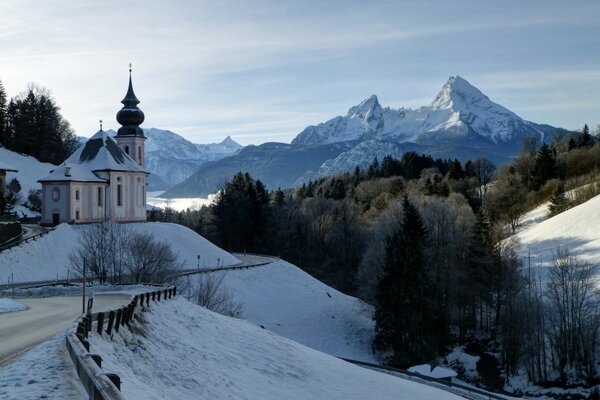 Route d hiver dans les montagnes de Bavière