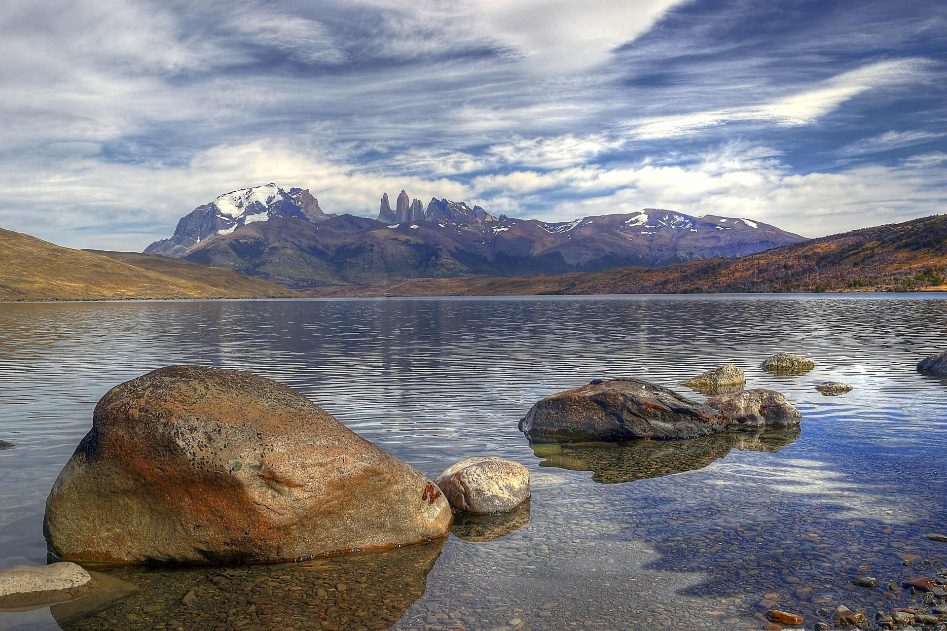 камни горы снег вода