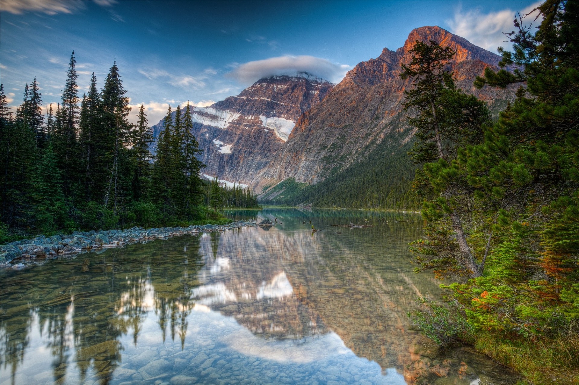 paesaggio natura lago alberta foresta canada lago cavell monte edith cavell parco nazionale di jasper montagne