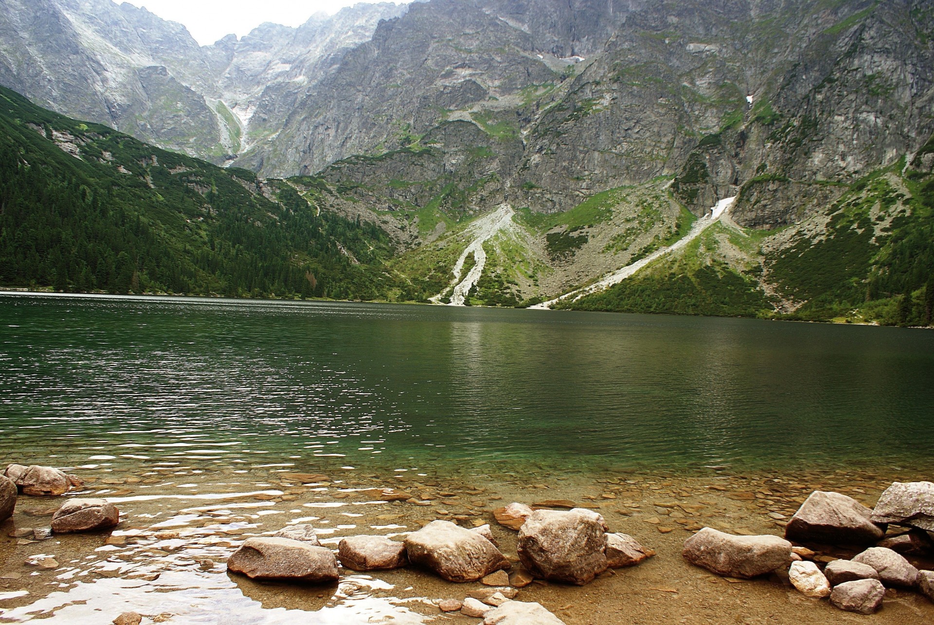 pierres lac montagnes