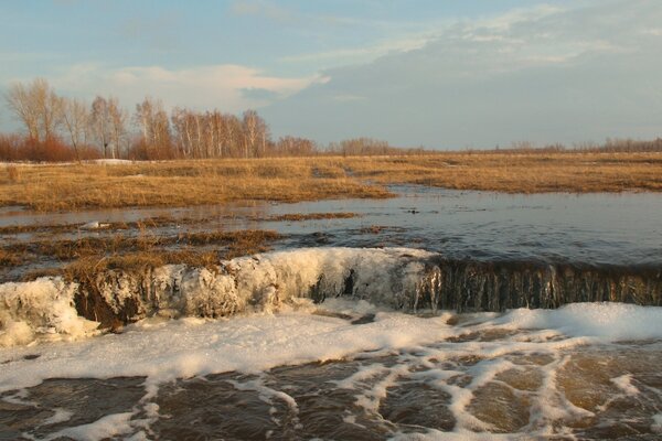 Inundaciones de primavera en el mes de abril