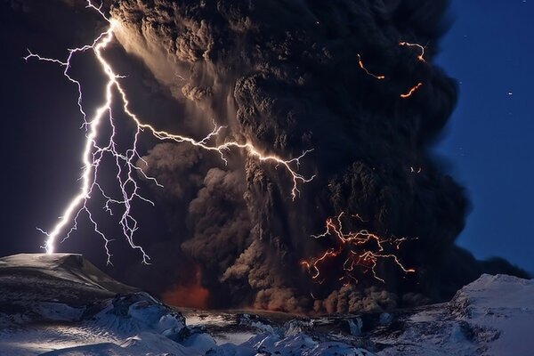 Obraz żywiołu-erupcja wulkanu