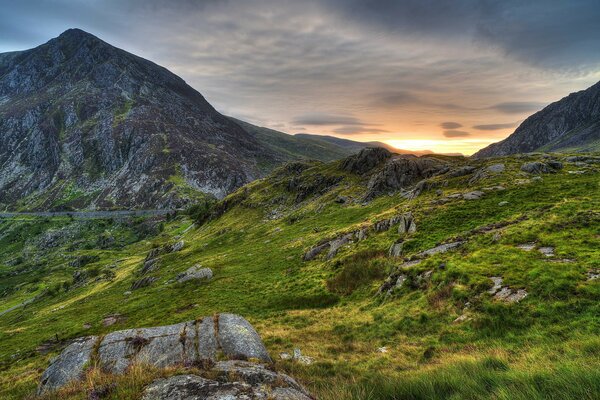 Sonnenaufgang in den britischen Bergsteppen