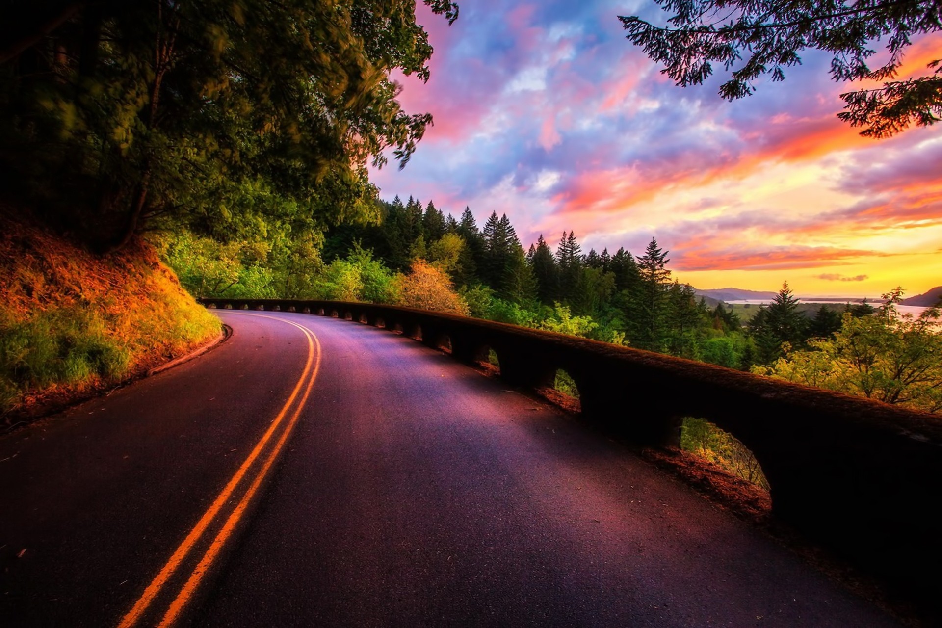 landschaft columbia river gorge sonnenuntergang wolken straße oregon usa