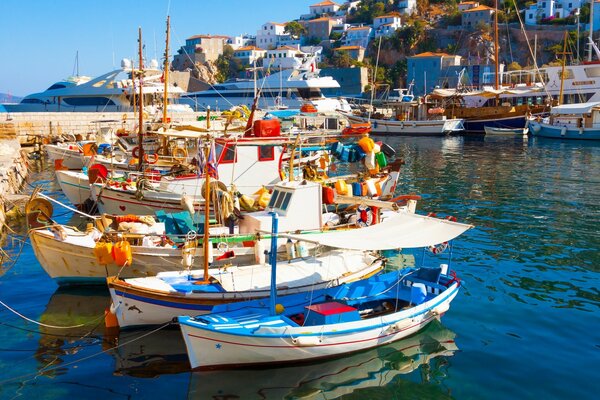 Molo sul mare della Grecia