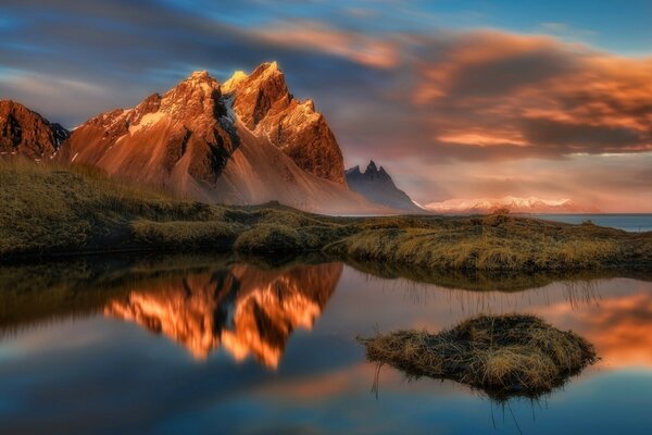 La montaña y su eclosión en el agua