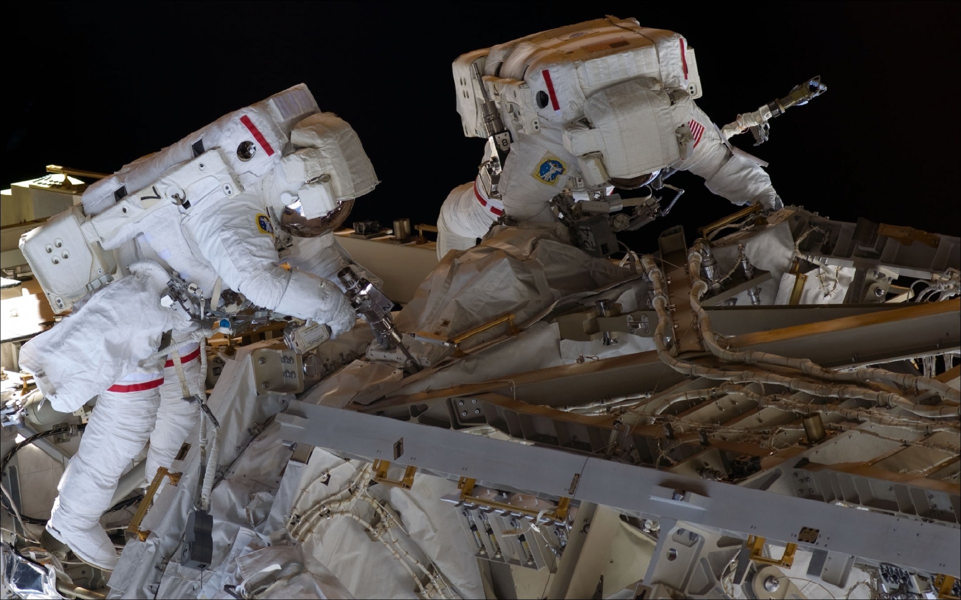 astronautas espacio reparación ingeniería