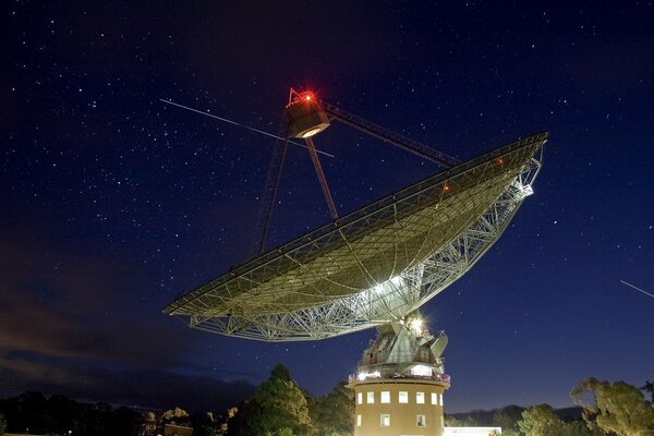 Teleskop auf den Sternenhimmel gerichtet