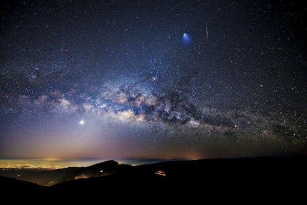 En el cielo se veía la vía láctea por todo el cielo de la estrella