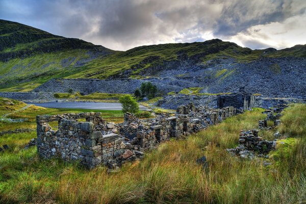 Ruines dans les montagnes au Royaume-Uni