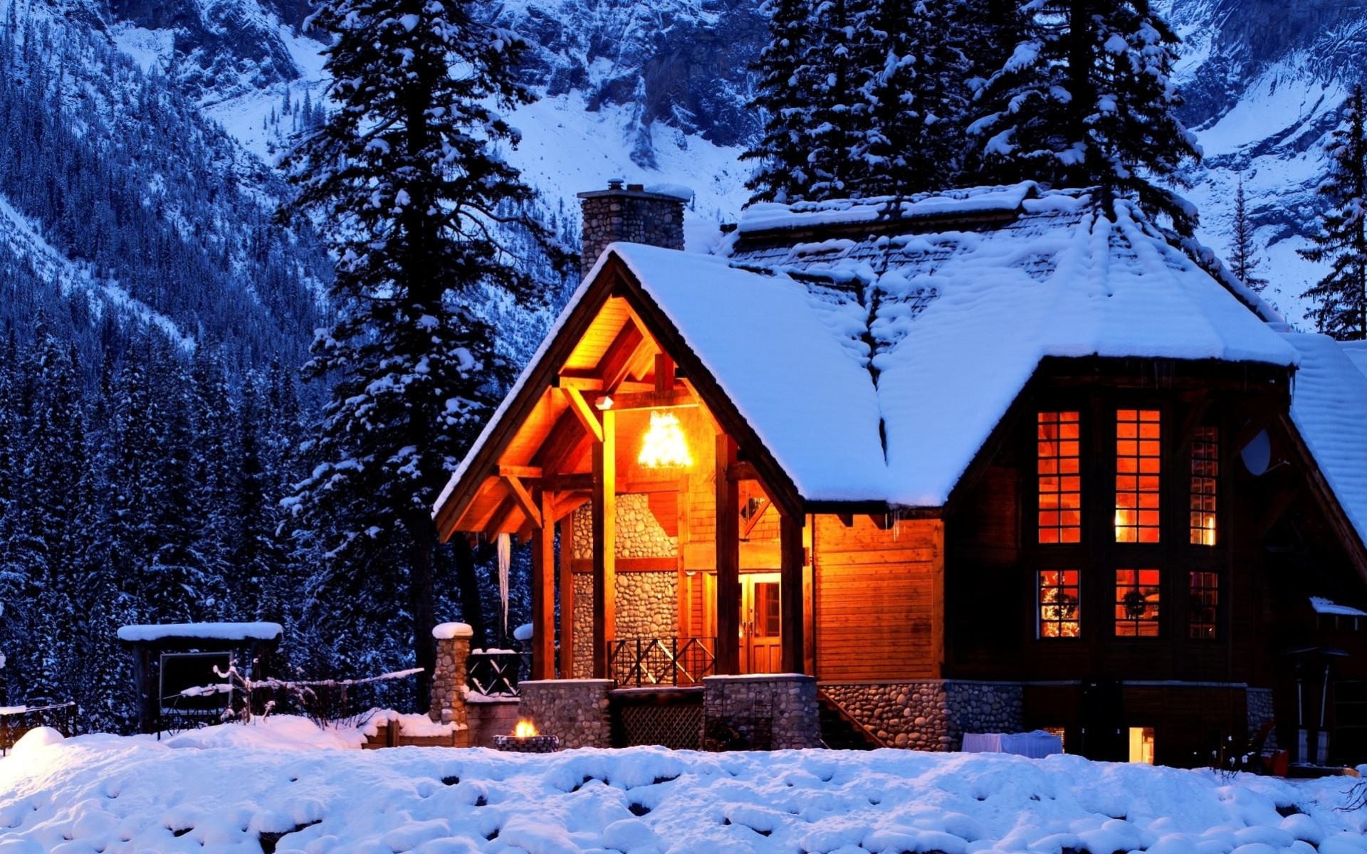 Дом в горах зимой красивые