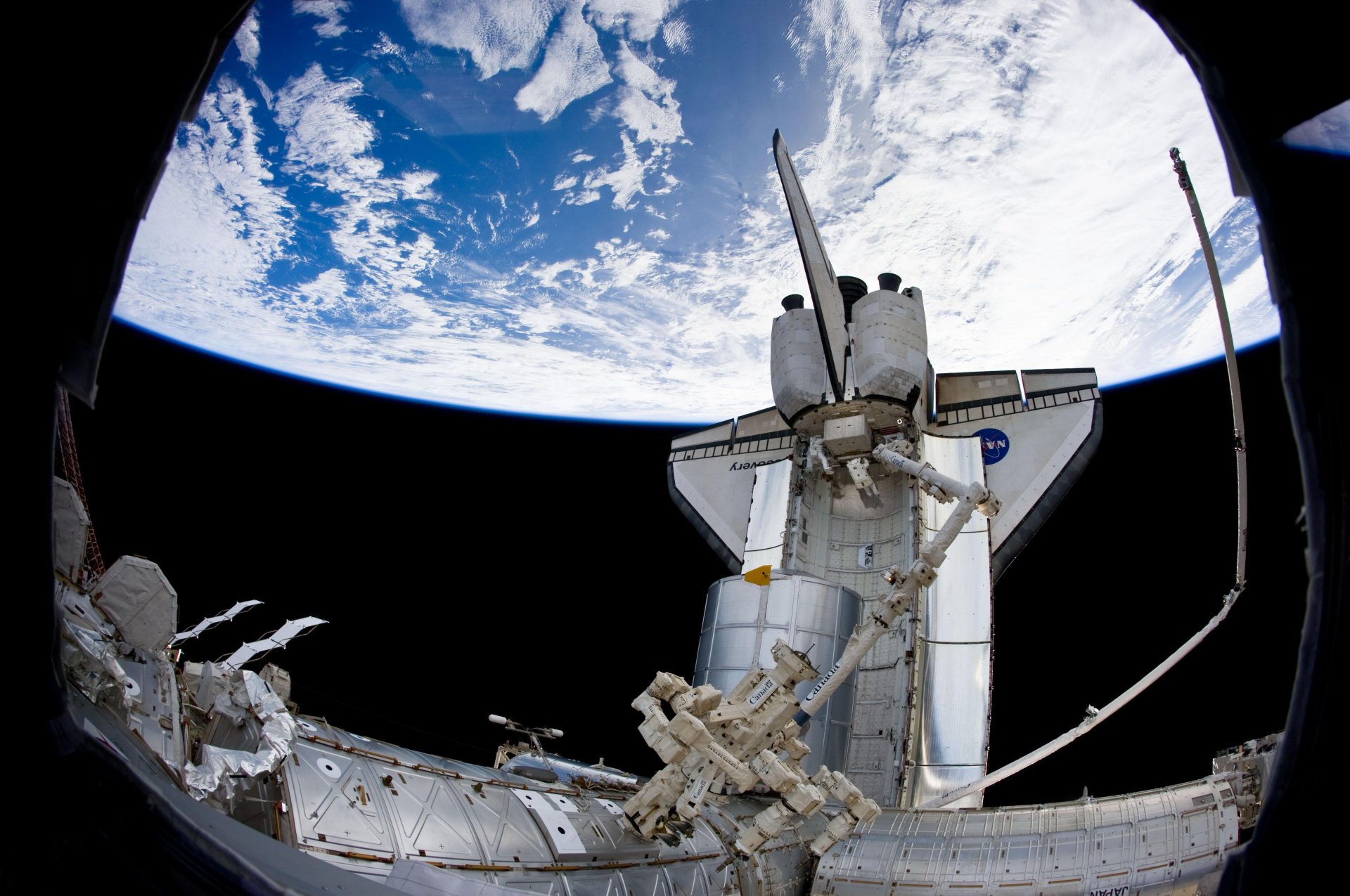 discovery-shuttle weltraum iss manipulator astronauten