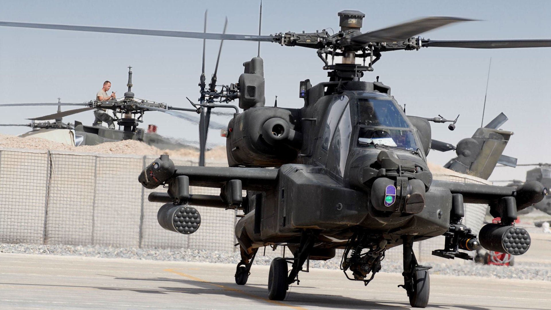 combat helicopter mcdonnell douglas ah-64 apache parking missile