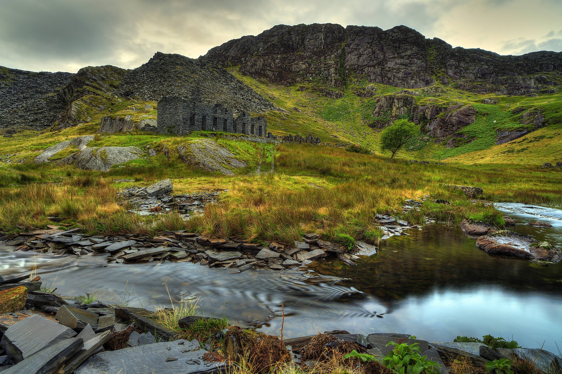 paisaje río ruinas reino unido montañas snowdonia rocas